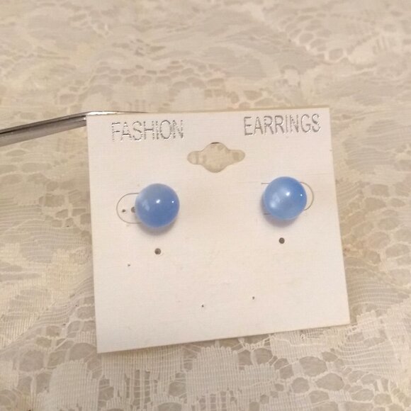 Vintage Womens Classic Light Blue Beads Round Stud Earrings Timeless VTG Jewelry - Picture 3 of 6